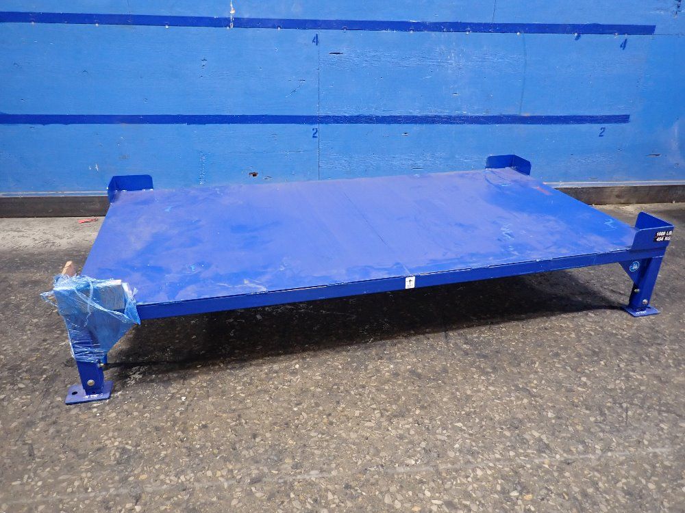 Knight 52" X 100" Stand