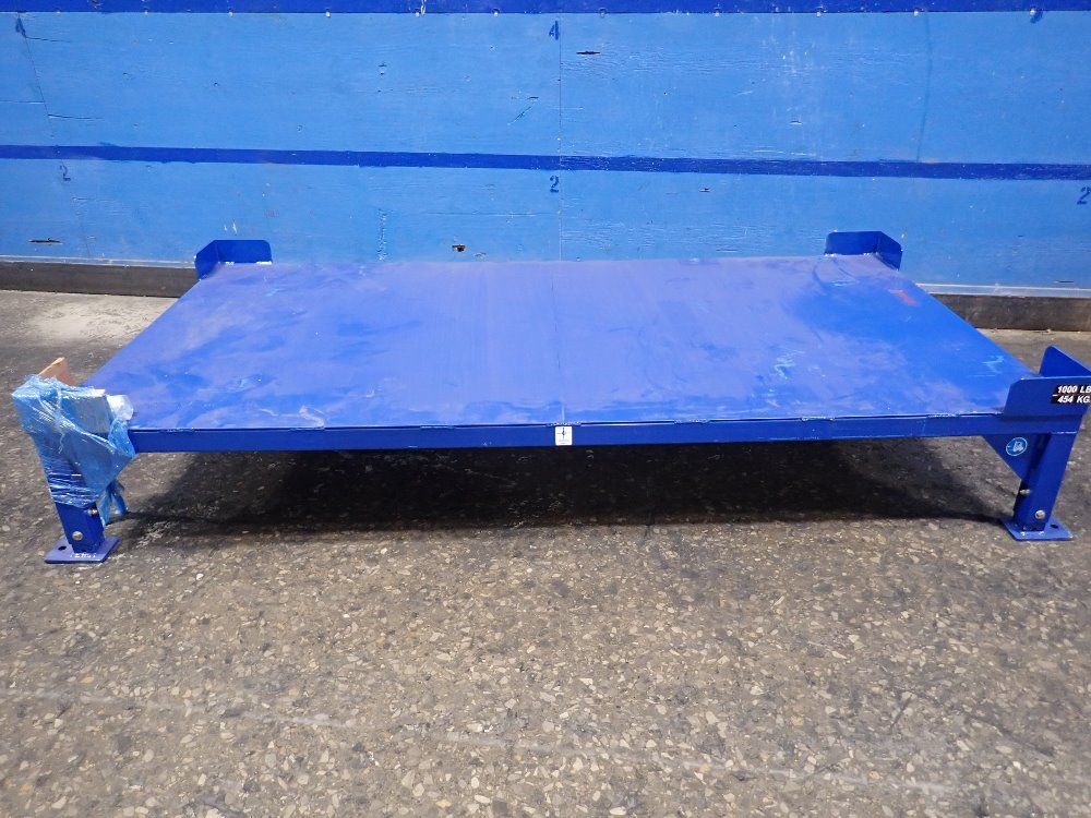 Knight 52" X 100" Stand