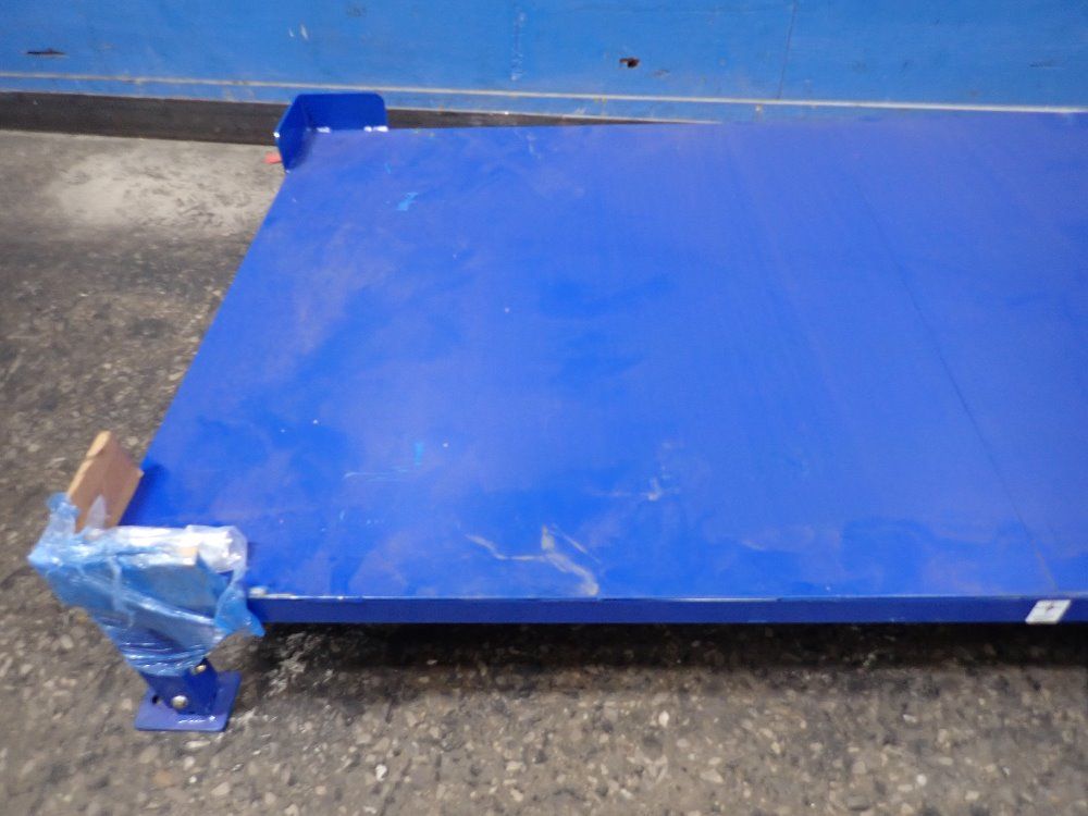 Knight 52" X 100" Stand