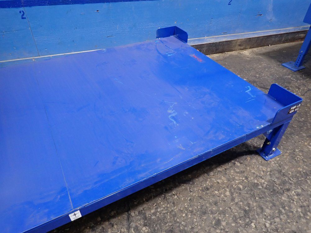 Knight 52" X 100" Stand