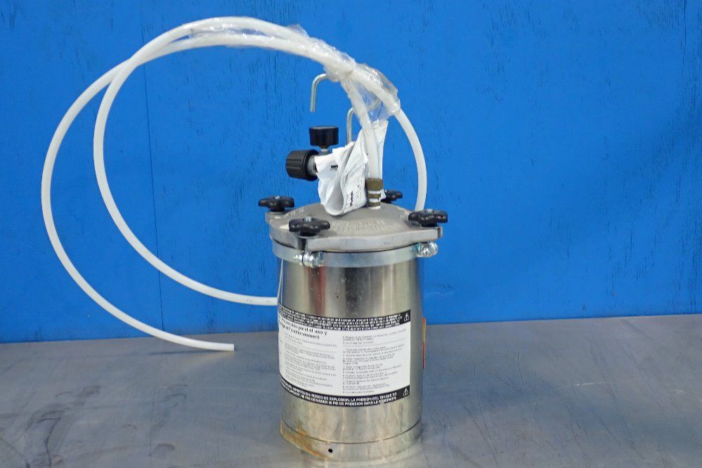 Dayton 2 1/2 Gallons Paint Tank