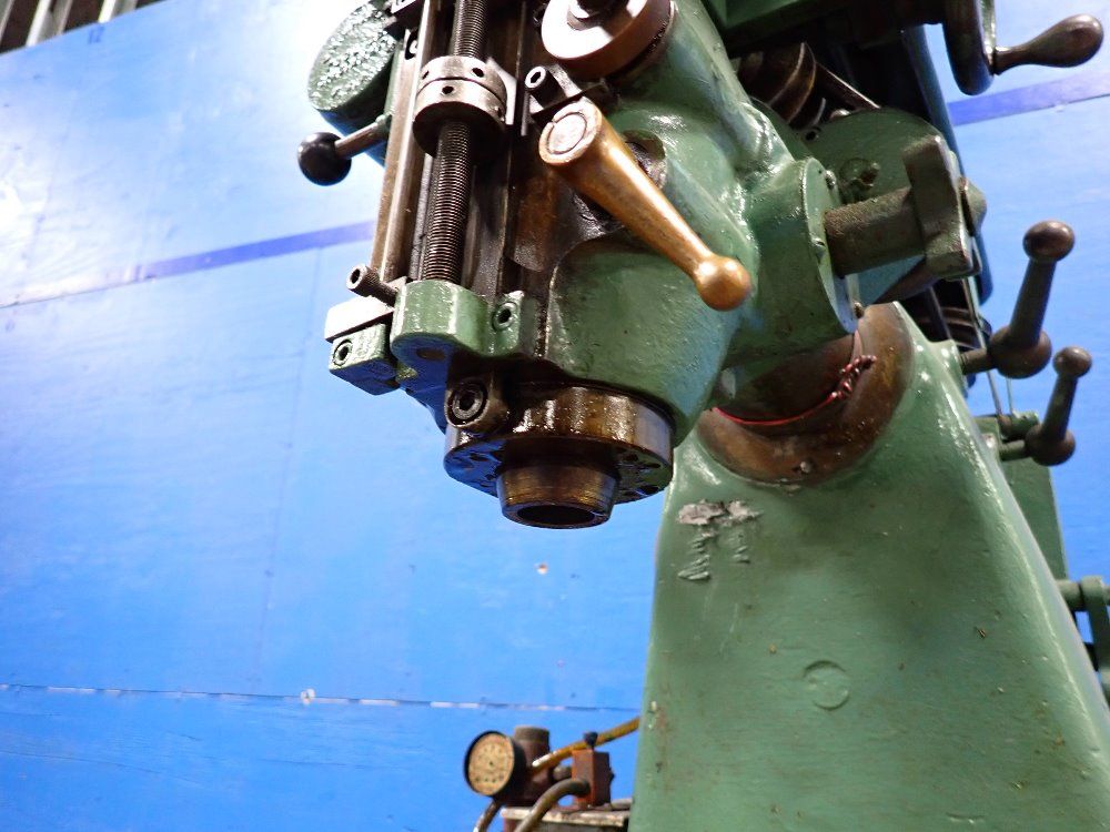 Cincinnati 10" X 42" Vertical Mill - V