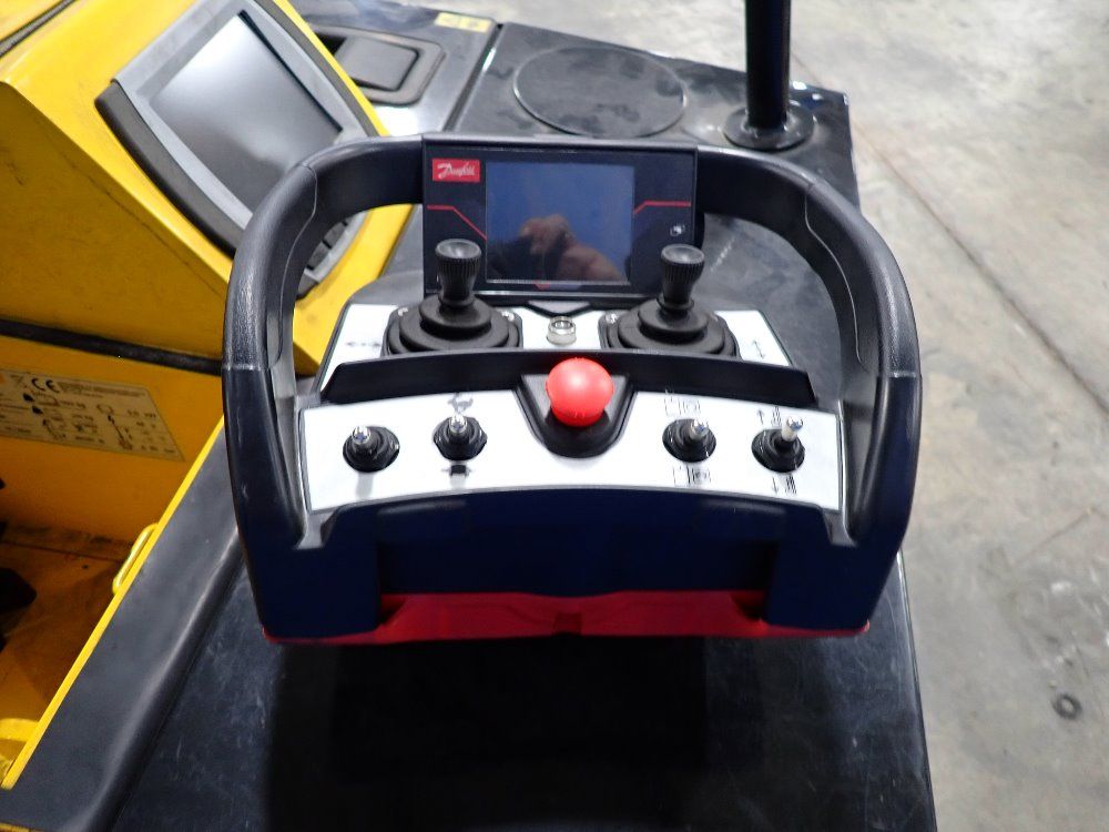 Master Mover 66,100# Electric Tugger - Ps3000-1mm-201008-000027