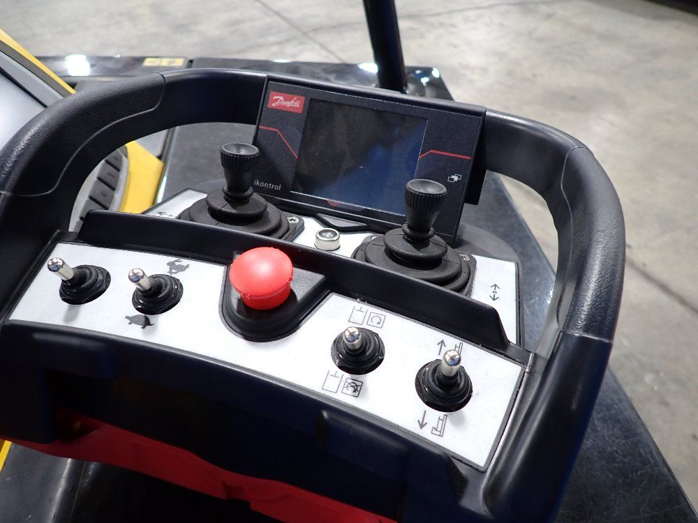 Master Mover 66,100# Electric Tugger - Ps3000-1mm-201008-000027