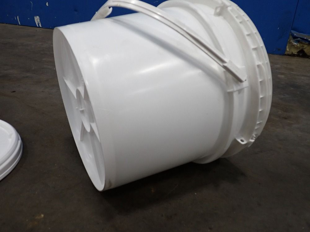 Bway 3 1/2 Gallons Buckets & Lids