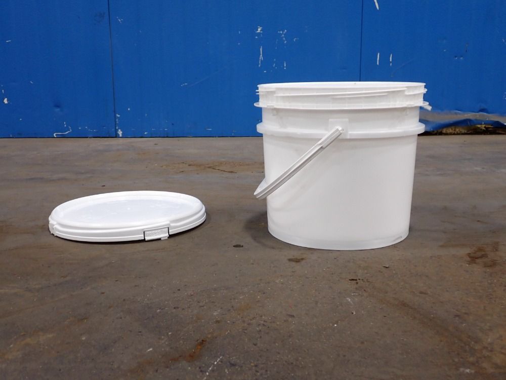 Bway 3 1/2 Gallons Buckets & Lids