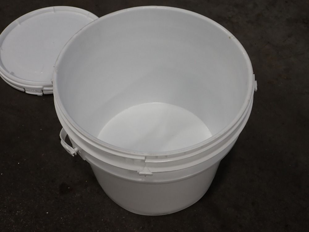 Bway 3 1/2 Gallons Buckets & Lids