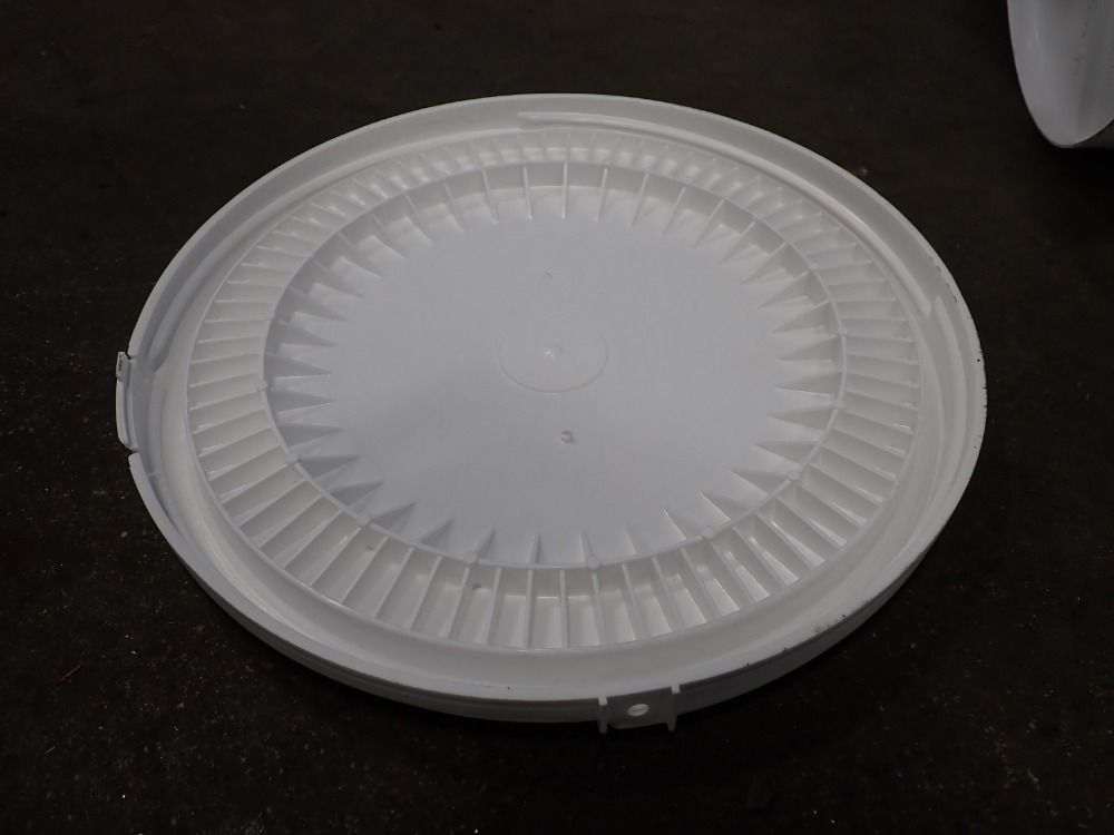 Bway 3 1/2 Gallons Buckets & Lids