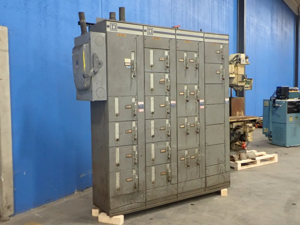 Square D. Horz 600a/vert 300a Electrical Control Center - Model 4