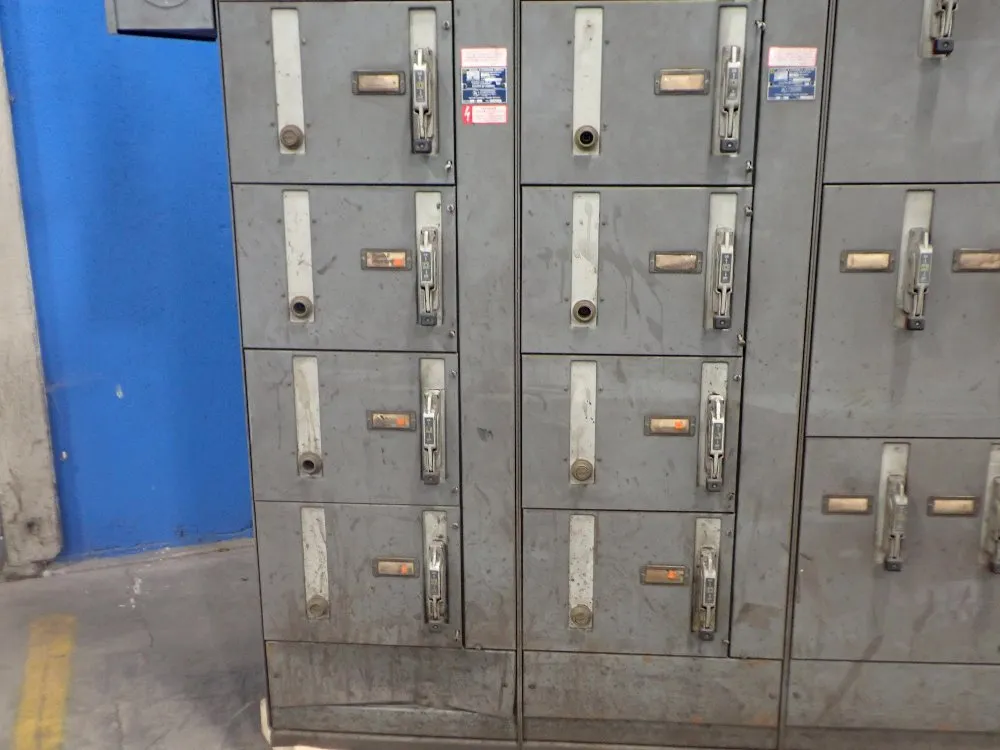 Square D. Horz 600a/vert 300a Electrical Control Center - Model 4