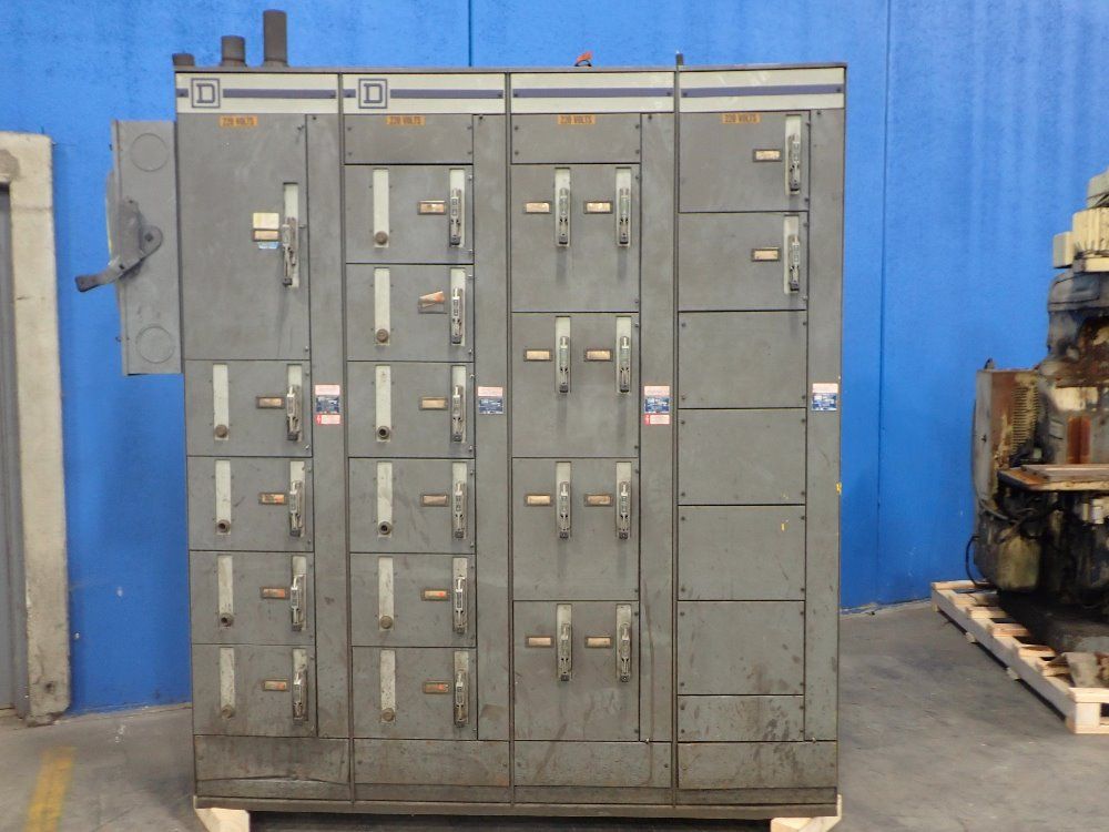 Square D. Horz 600a/vert 300a Electrical Control Center - Model 4