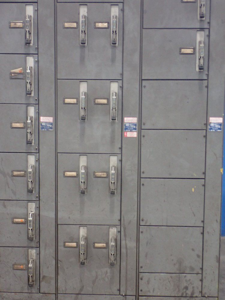 Square D. Horz 600a/vert 300a Electrical Control Center - Model 4