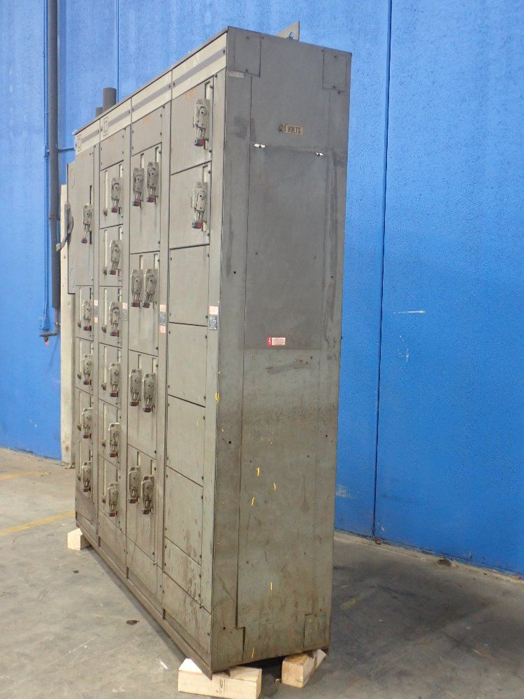 Square D. Horz 600a/vert 300a Electrical Control Center - Model 4