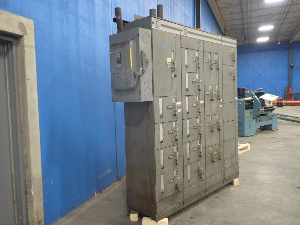Square D. Horz 600a/vert 300a Electrical Control Center - Model 4
