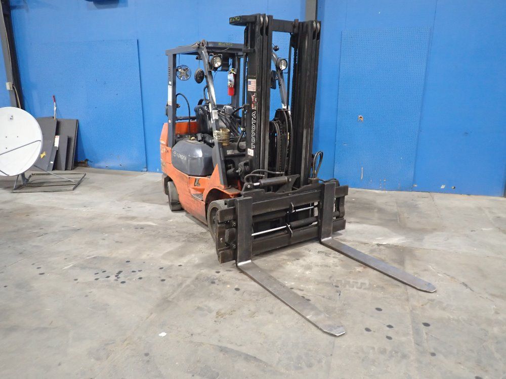 Toyota 5100# Propane Forklift - 7fgcu30