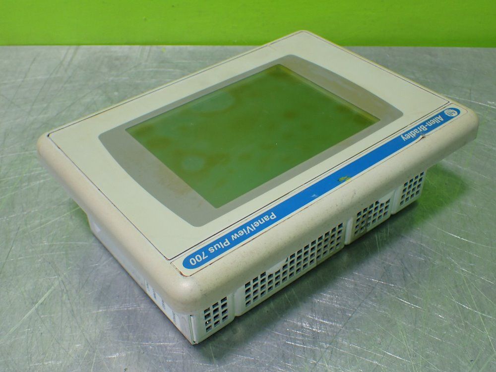 Allen-bradley 2711p-t7c4d1 Panelview Plus 700 Operator Panel. Powers On. - 2711p-t7c4d1