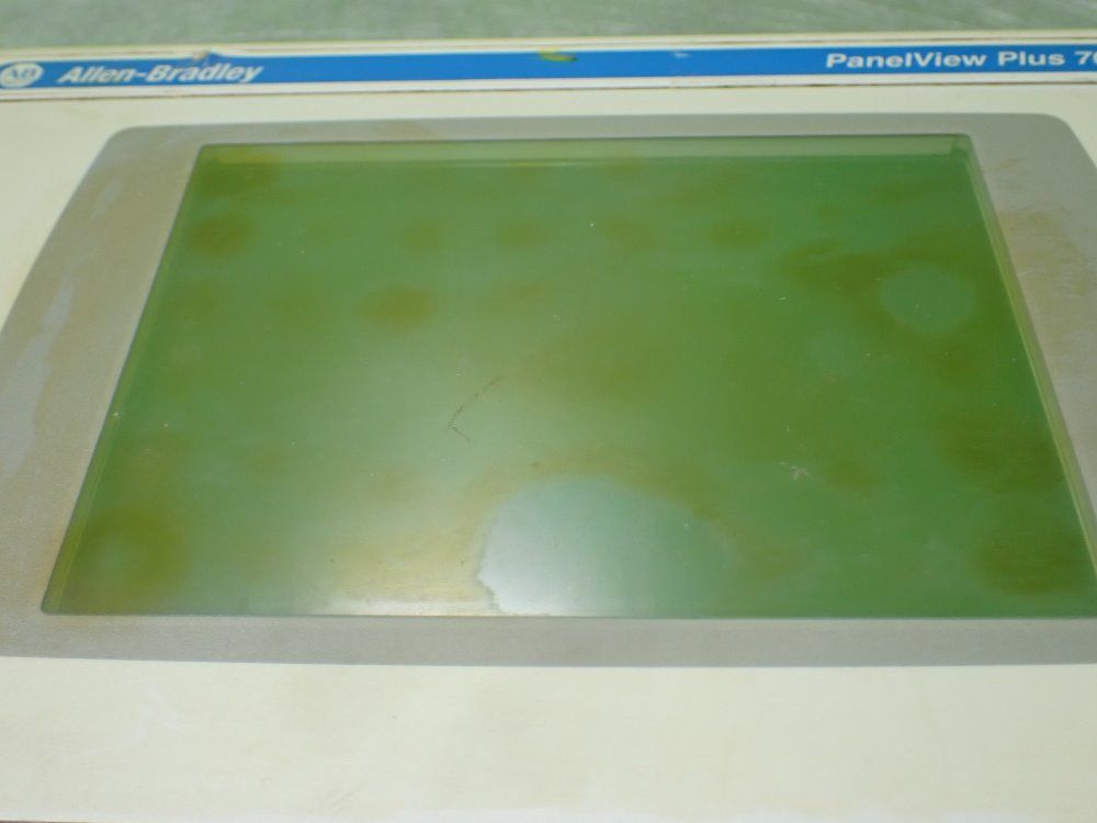 Allen-bradley 2711p-t7c4d1 Panelview Plus 700 Operator Panel. Powers On. - 2711p-t7c4d1