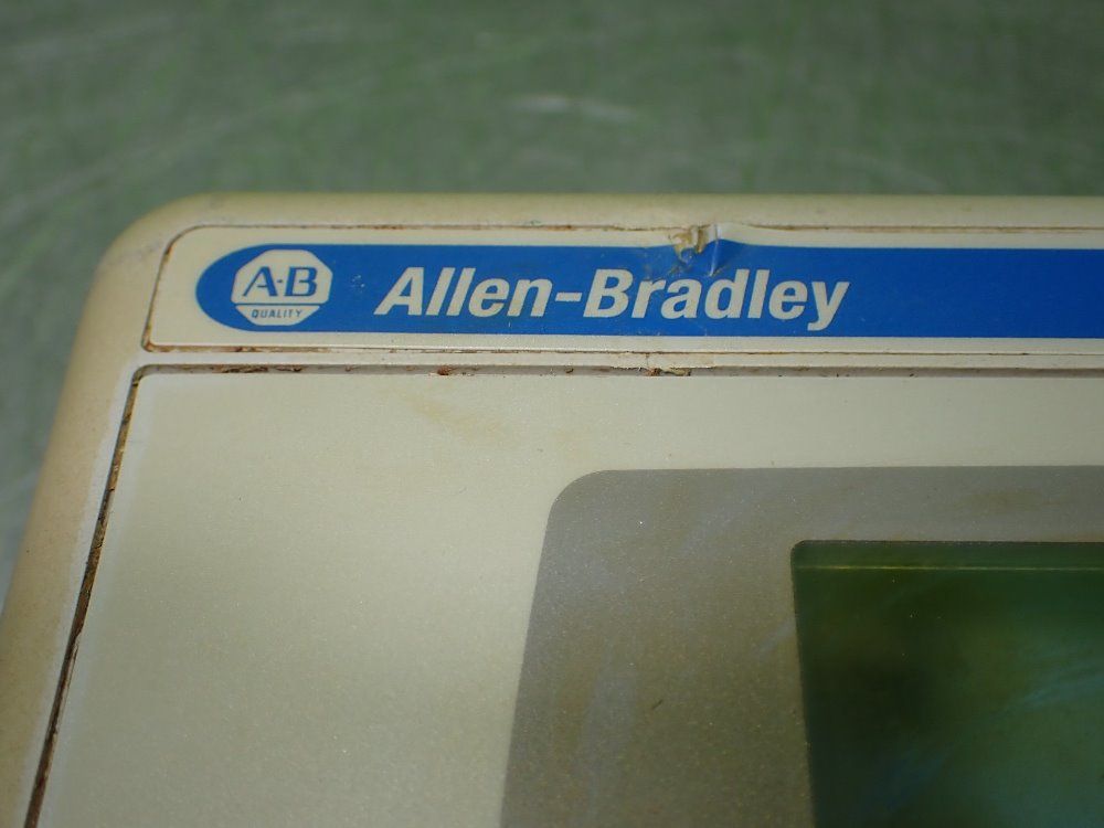 Allen-bradley 2711p-t7c4d1 Panelview Plus 700 Operator Panel. Powers On. - 2711p-t7c4d1