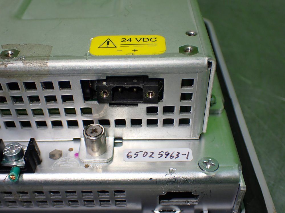 Allen-bradley 2711p-t7c4d1 Panelview Plus 700 Operator Panel. Powers On. - 2711p-t7c4d1