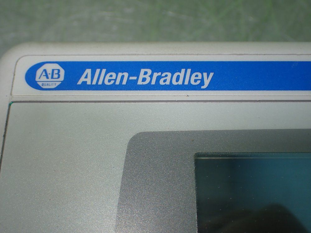 Allen-bradley 2711p-t7c4d8 Panelview Plus 700 Operator Panel. Powers On. - 2711p-t7c4d8