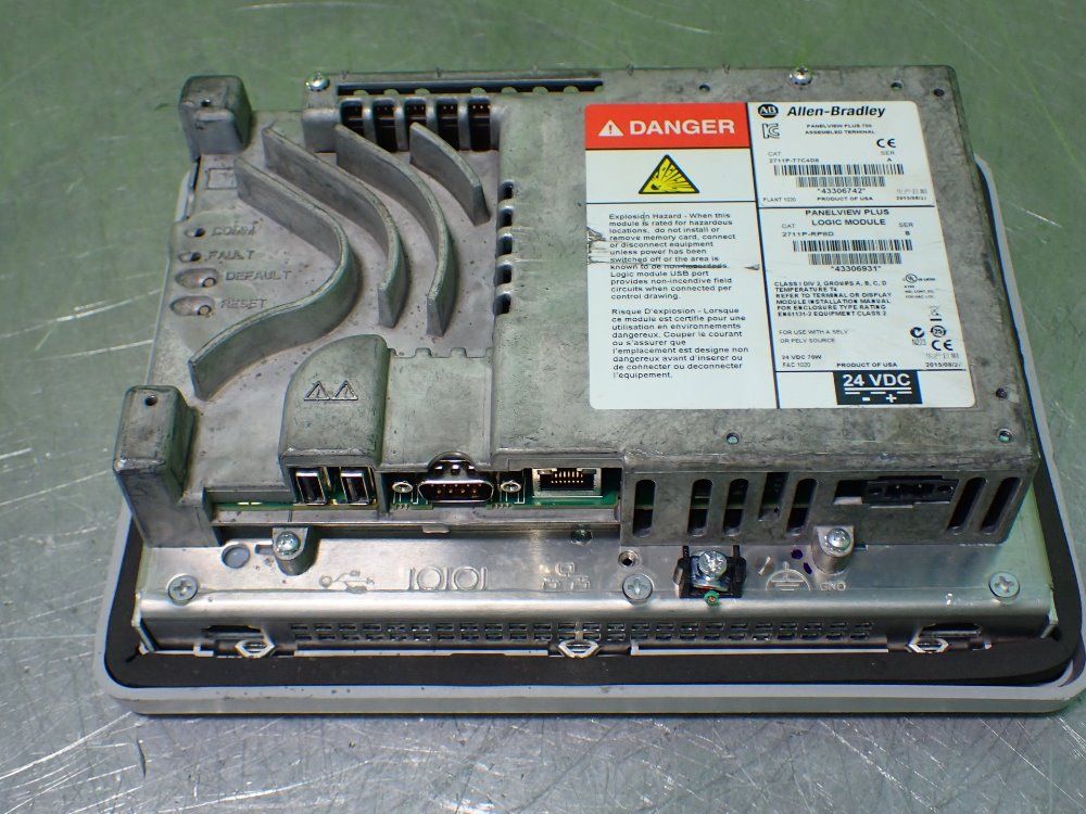 Allen-bradley 2711p-t7c4d8 Panelview Plus 700 Operator Panel. Powers On. - 2711p-t7c4d8