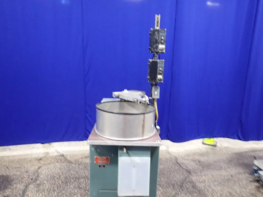 R. Howard Strasbaugh Inc 17 1/2" X 17 1/2" X 7 1/2" Id Polisher - R6y-dc-1