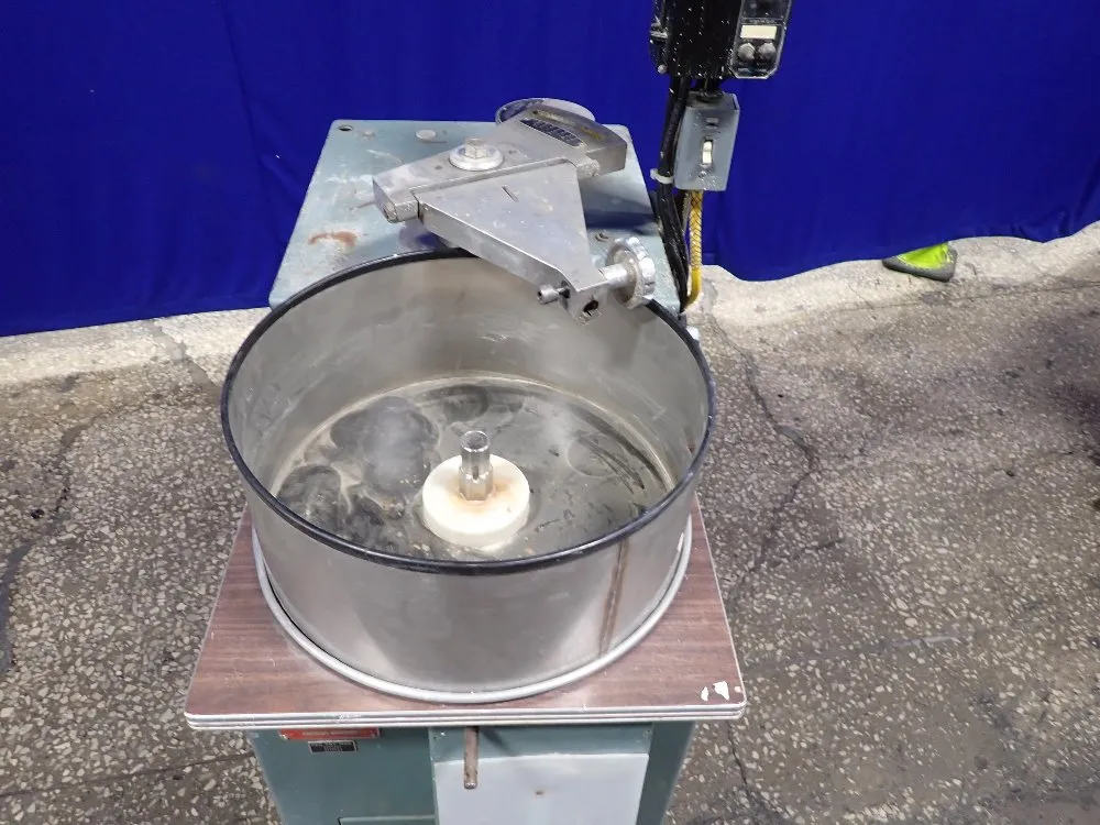 R. Howard Strasbaugh Inc 17 1/2" X 17 1/2" X 7 1/2" Id Polisher - R6y-dc-1