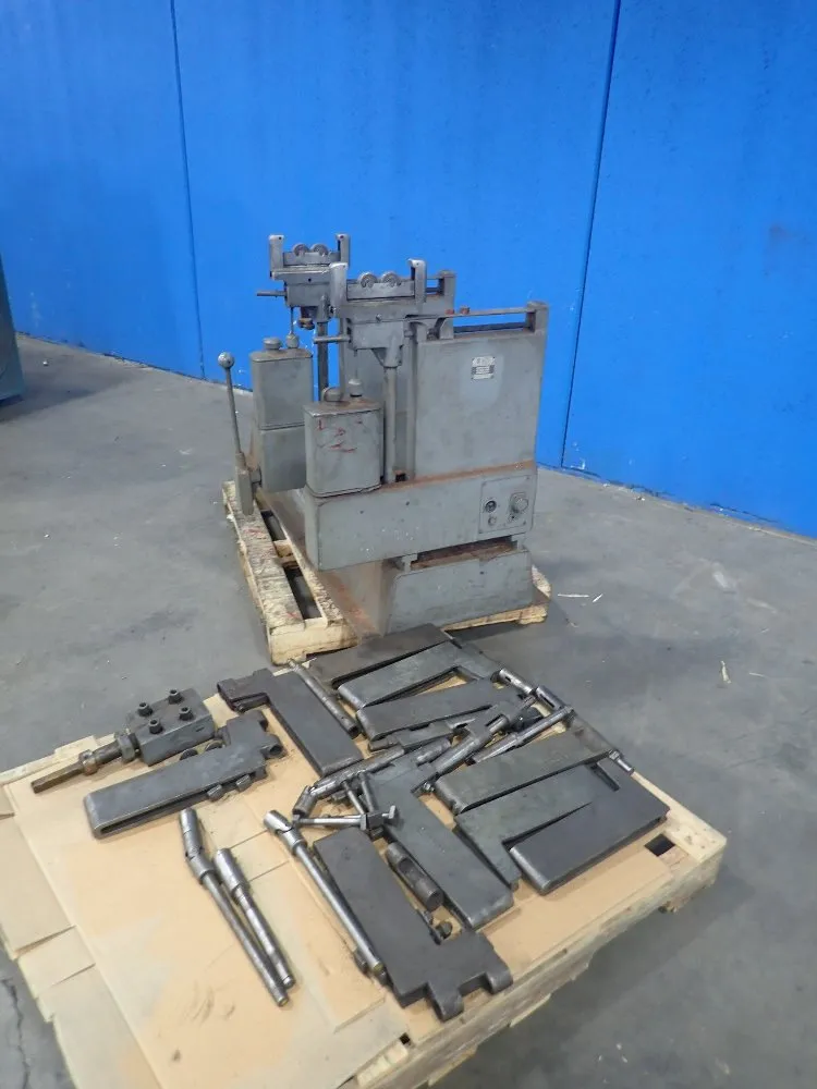 Stewart-warner Corp. 1000 Lbs. Electrical Industrial Balancer - 704pt