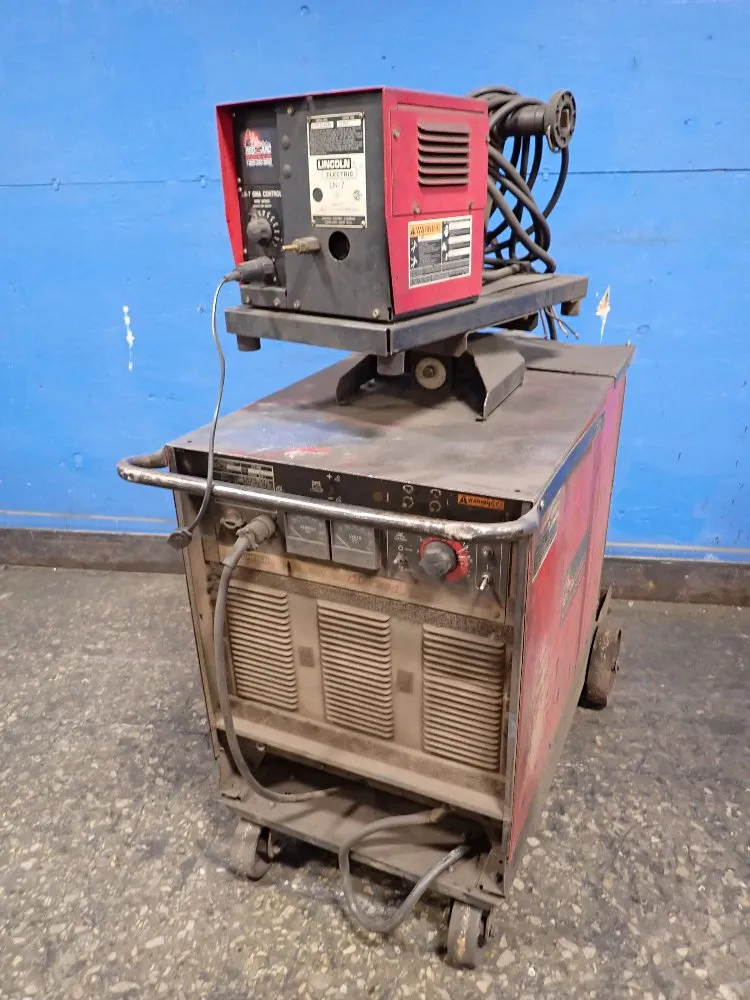 Lincoln Electric 400 Amps Welder - Cv-400