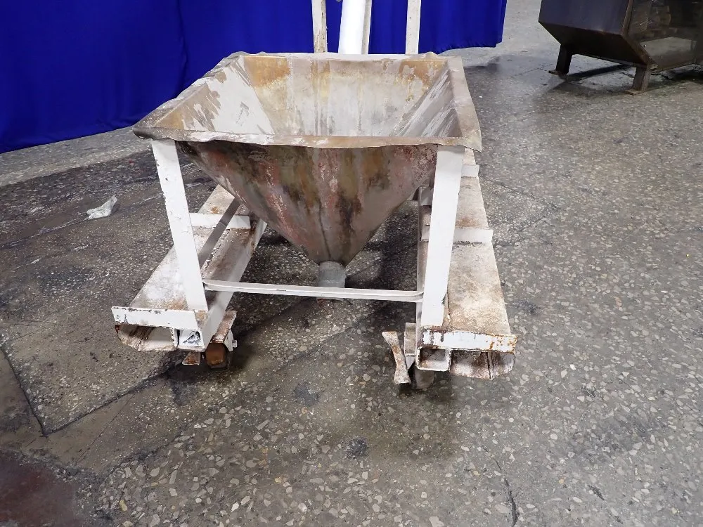 Dynamet Inc 23" X 24" X 25" Feeder