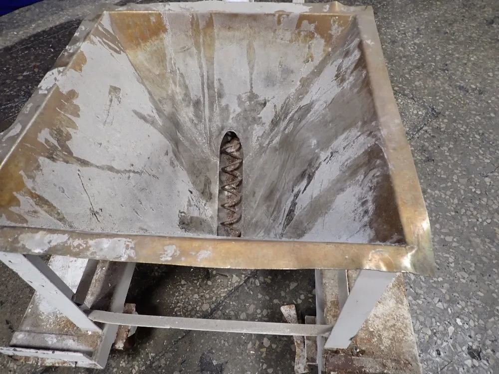 Dynamet Inc 23" X 24" X 25" Feeder