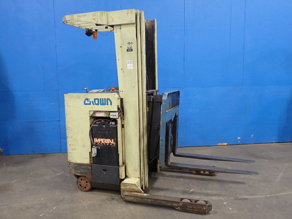Crown 3000 Lbs. Electric Stand Up Forklift - 30rdtt