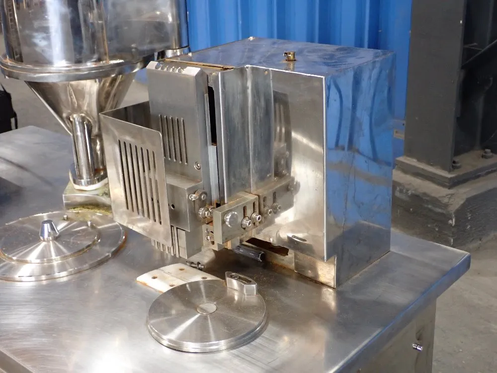 Lom Machine Company Capsule Filling Machine - Lmf100