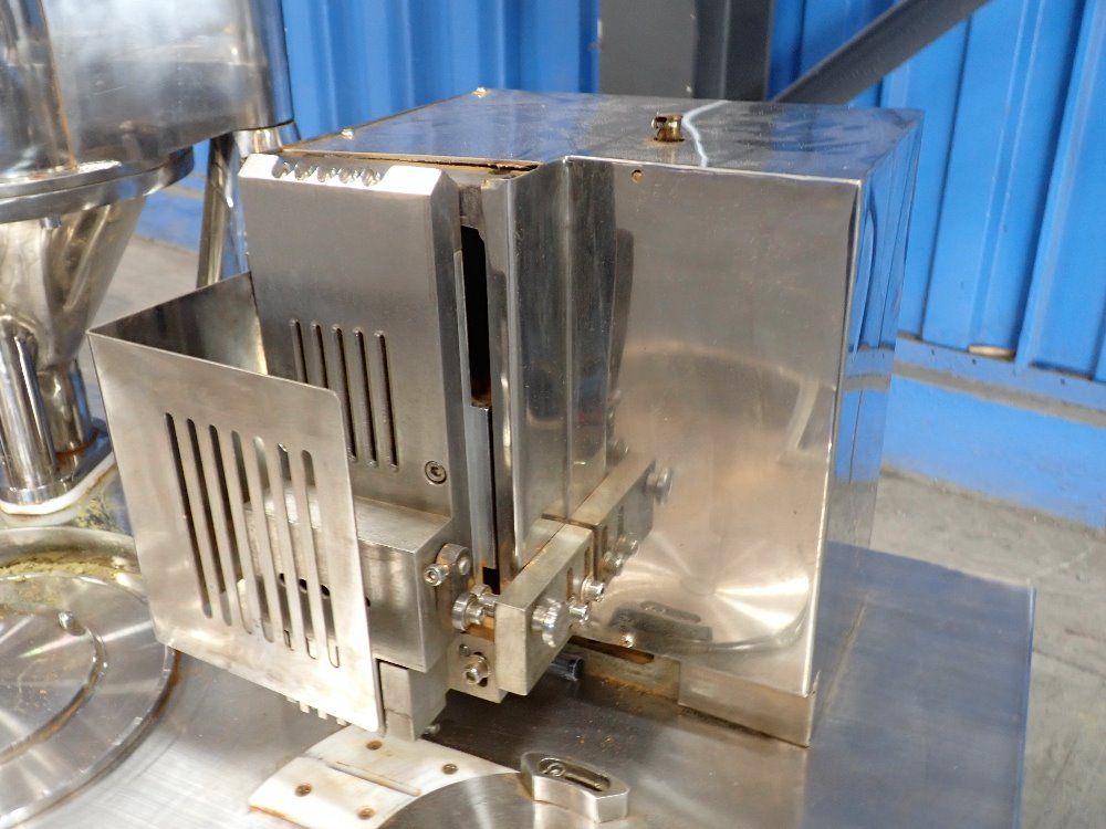 Lom Machine Company Capsule Filling Machine - Lmf100