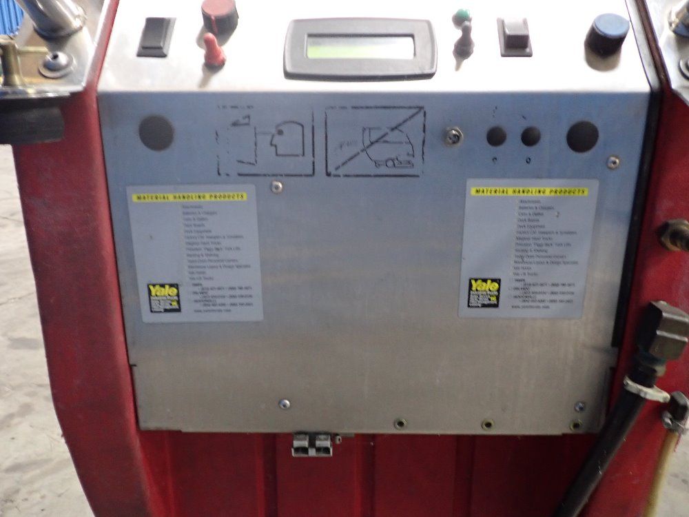 Factory Cat 30" Floor Scrubber - 26