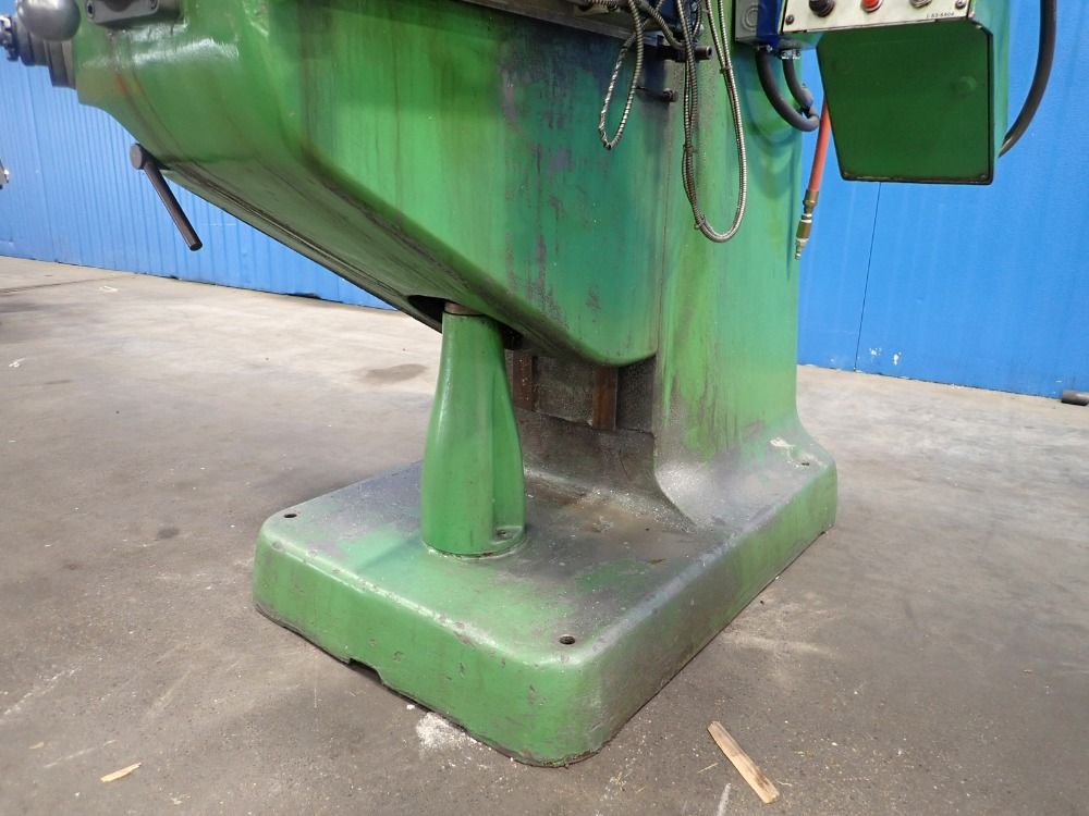 Bridgeport Vertical Mill