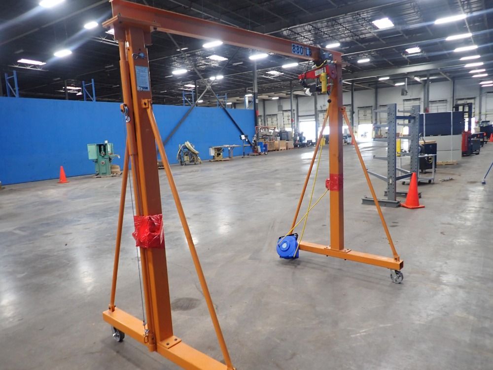 Harbor Freight Tools 880 Lb Gantry Crane - 41188