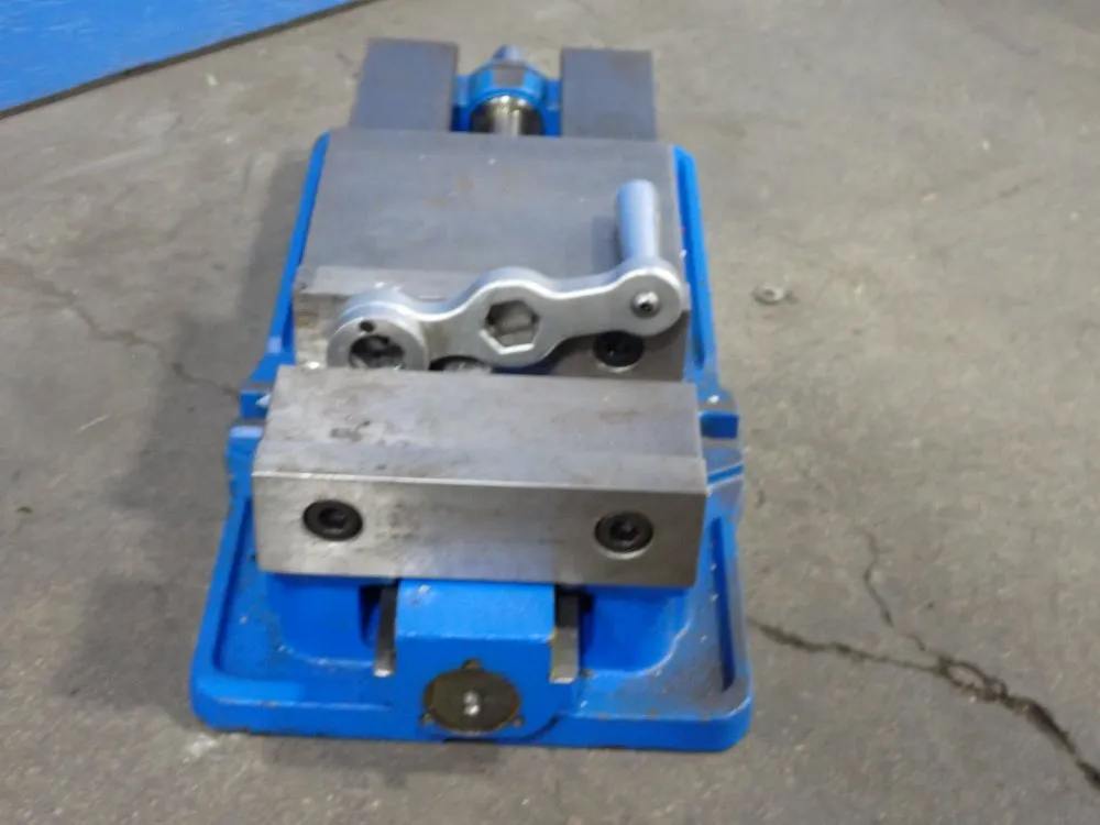 Kurt Anglock Vise - D675