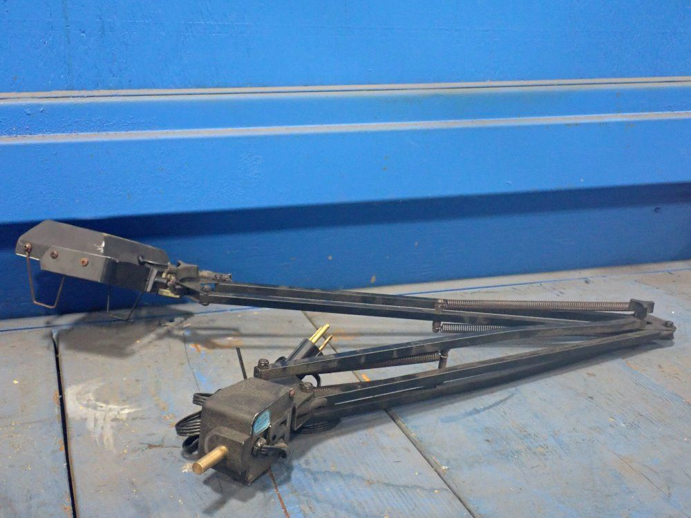 Electrix 100 W Portable Adjustable Overhead Lamp - 7440 E413