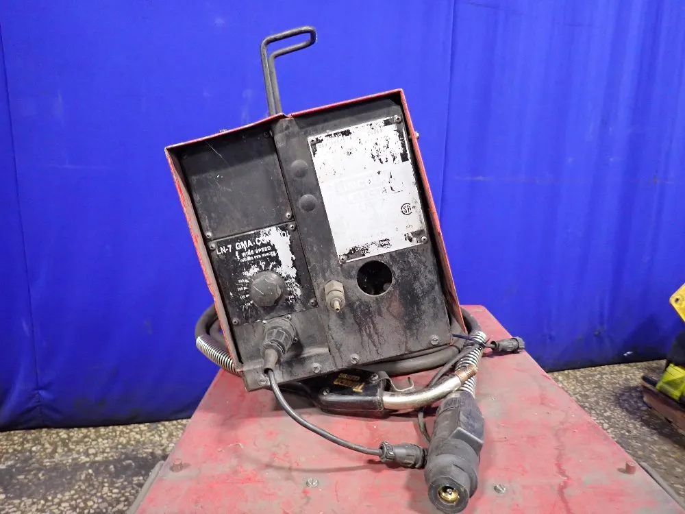 Lincoln Electric 300 Amps Welder - Cv-300