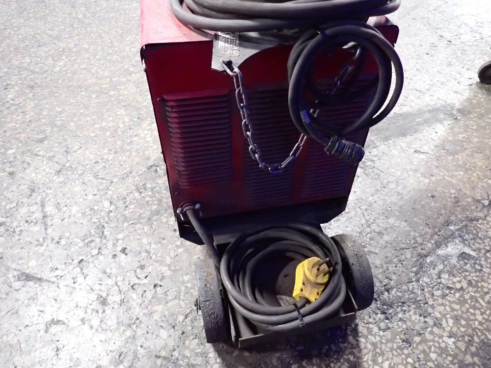 Lincoln Electric 300 Amps Welder - Cv-300