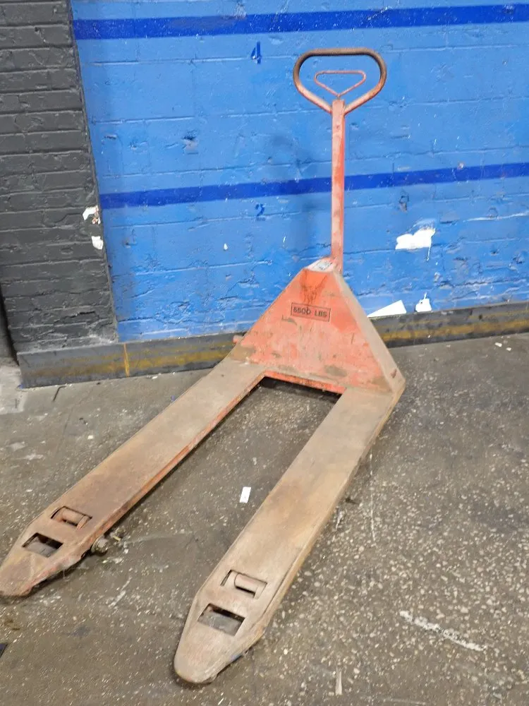 Magnum 5000 Lbs Pallet Jack - M55