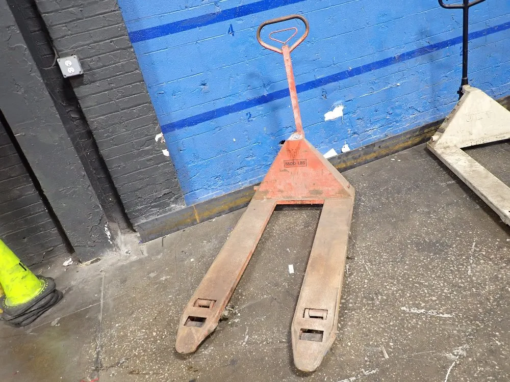 Magnum 5000 Lbs Pallet Jack - M55