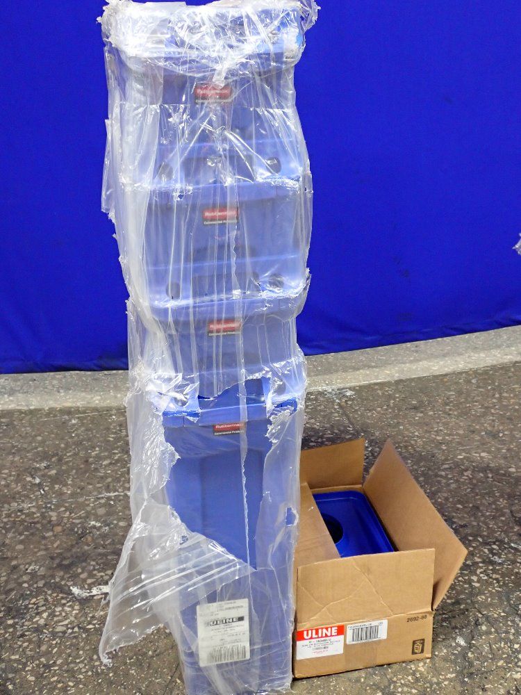 Rubbermaid 18" X 9" X 30" Id Trash Cans