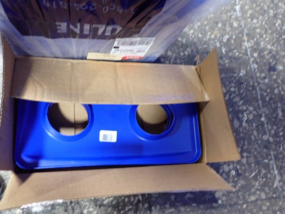 Rubbermaid 18" X 9" X 30" Id Trash Cans