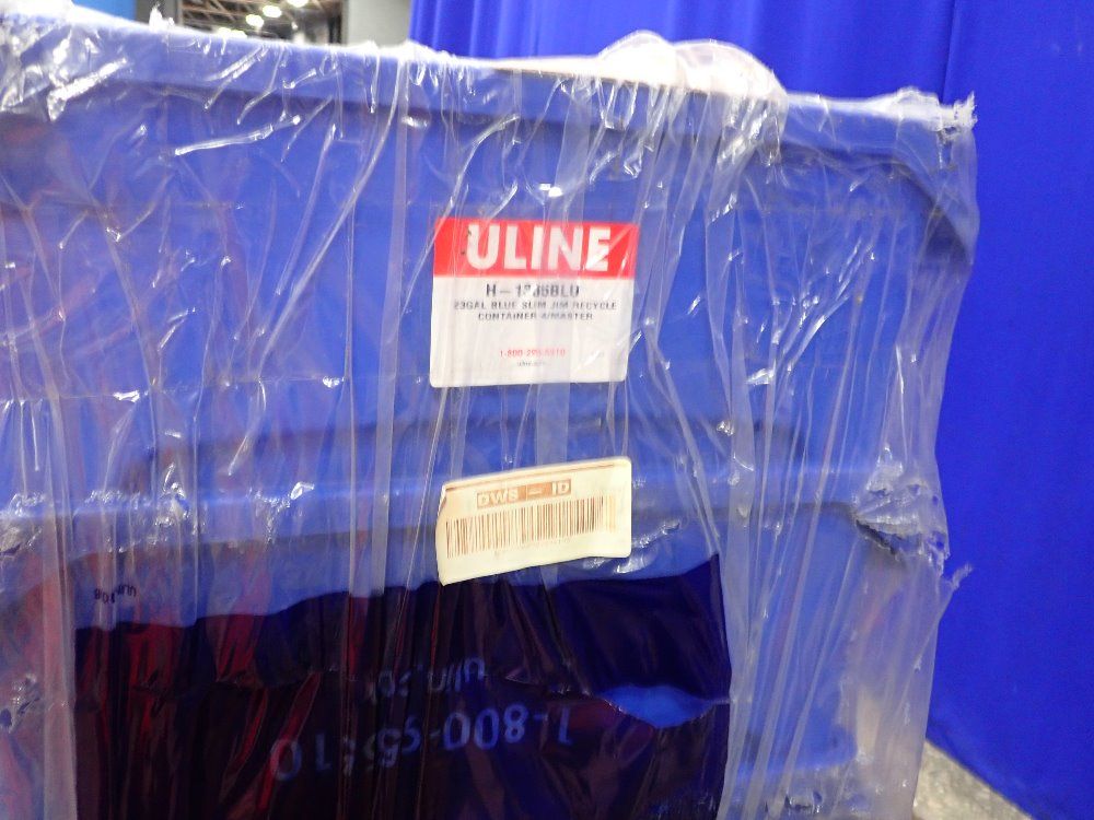 Rubbermaid 18" X 9" X 30" Id Trash Cans