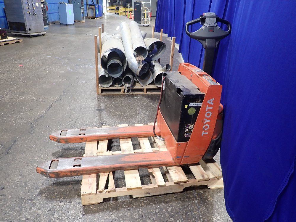 Toyota 4500 Lbs Electric Palletjack - 7hbw 23
