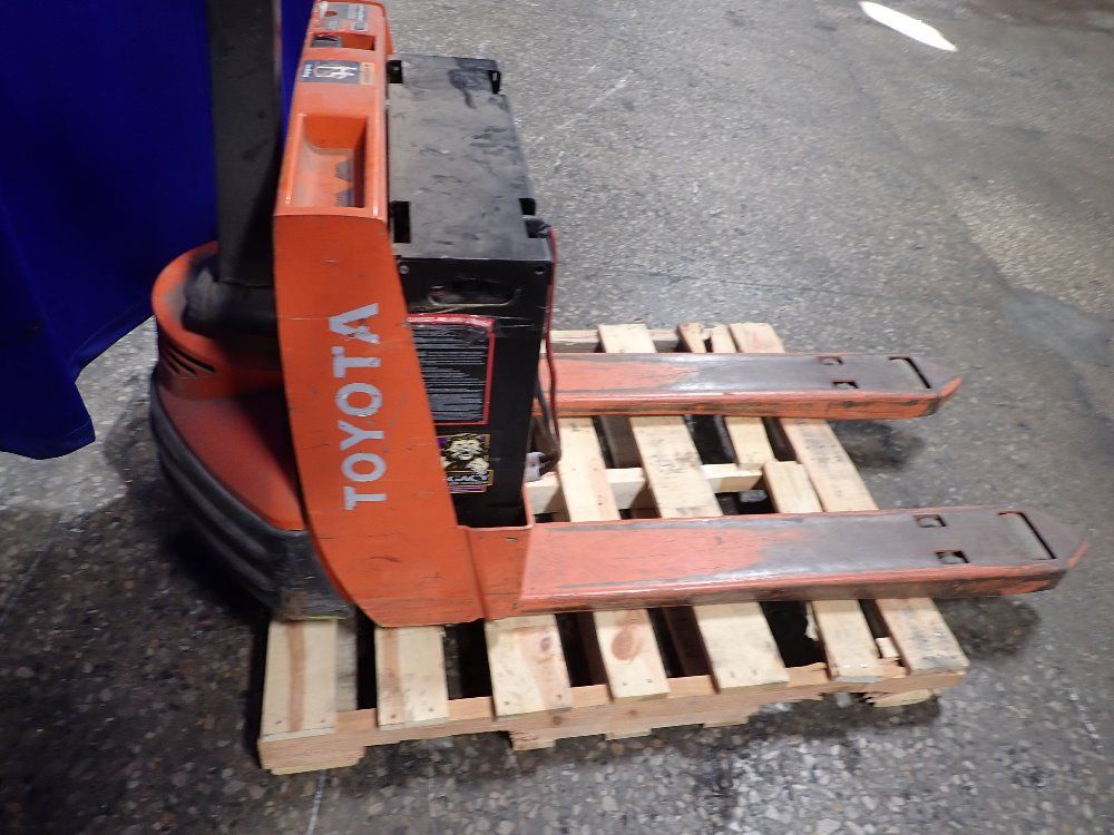 Toyota 4500 Lbs Electric Palletjack - 7hbw 23