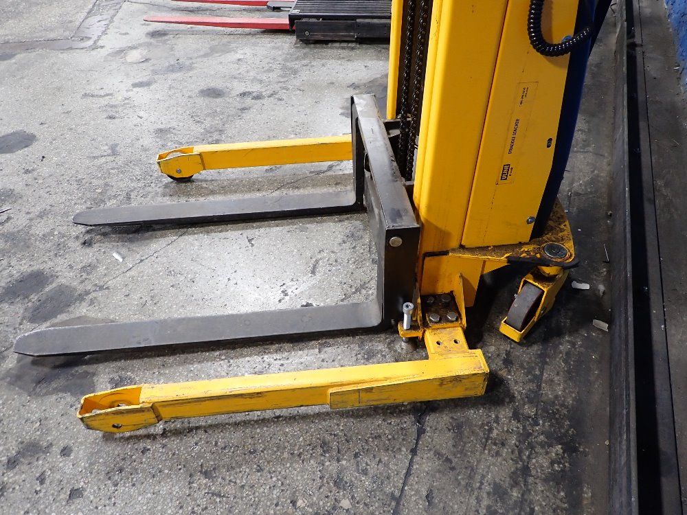 Zhejiang Noble Lift Equipment 2200 Lbs Electric Walk Behind Lift - H-5440