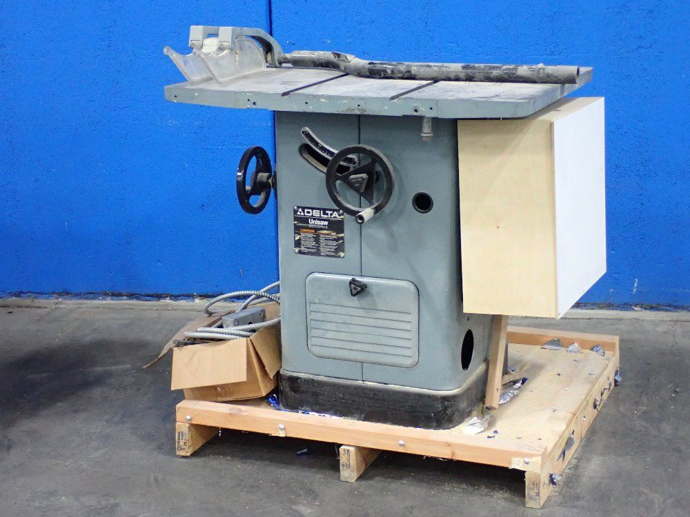 Delta International Machinery Corp. 10" Tilting Arbor Unisaw - 34-806f